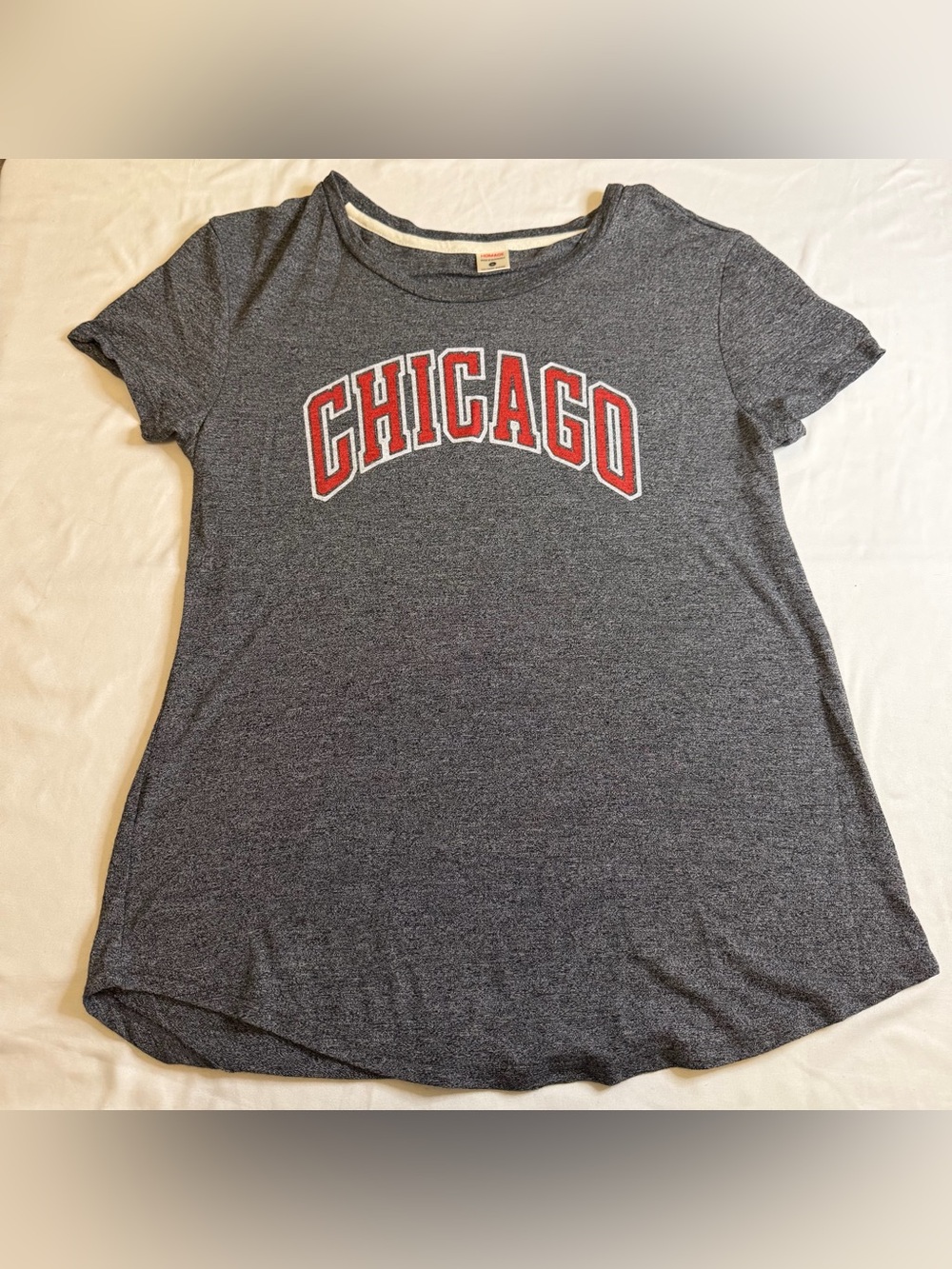 Homage Chicago Graphic Tee Women’s Small‎ Gray Red Lightweight